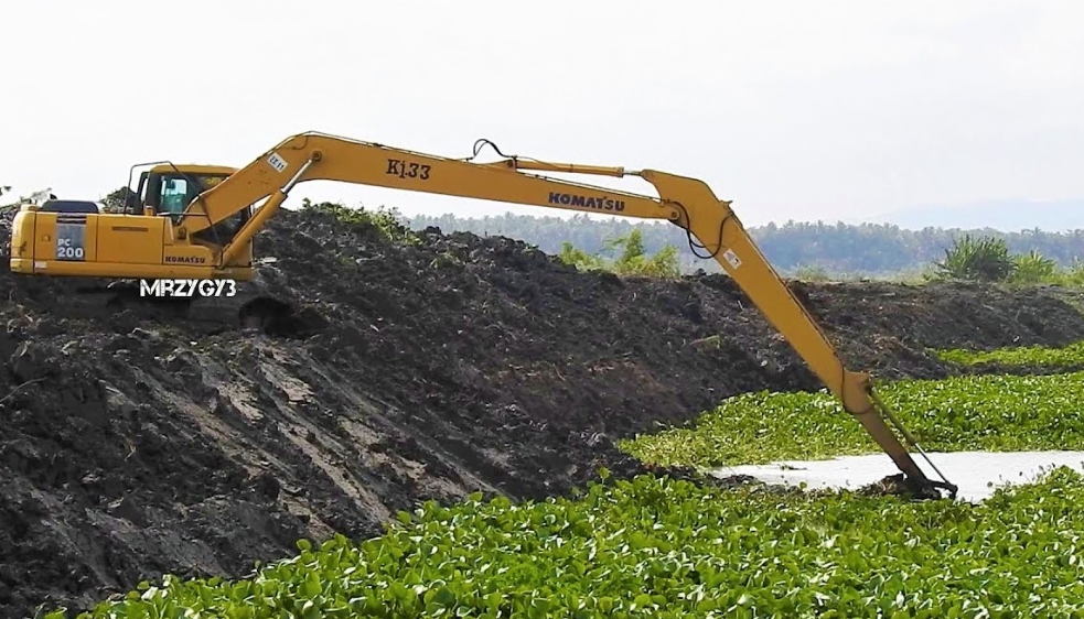 long reach excavator manufacturers